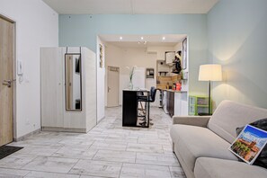 TV - Le Mystère - Terrace - Near the centre (Perpignan)