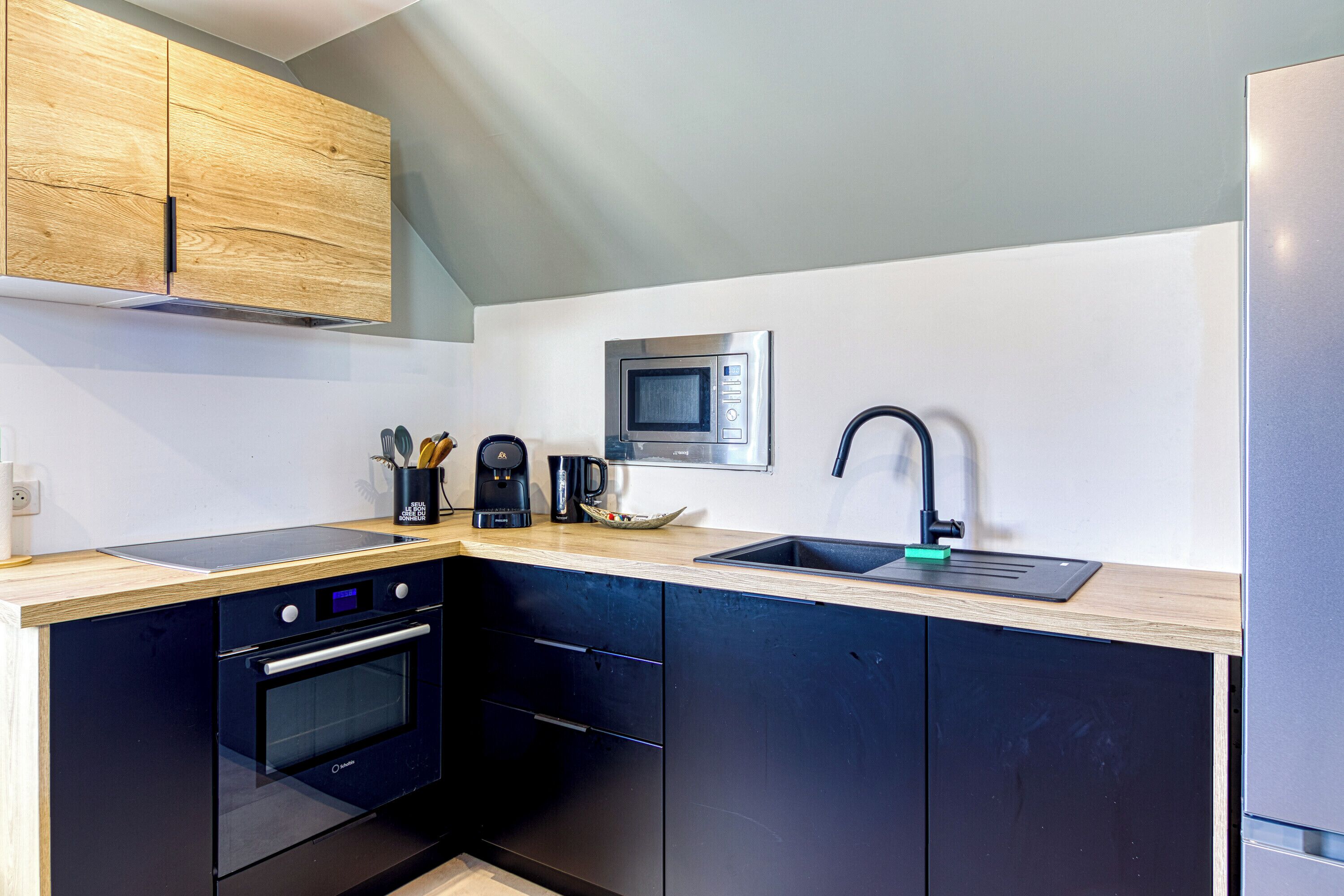 Kühlschrank, Mikrowelle, Ofen, Geschirrspüler