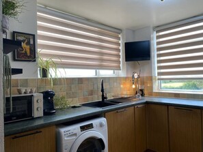 Kylskåp, mikrovågsugn, ugn och spishäll