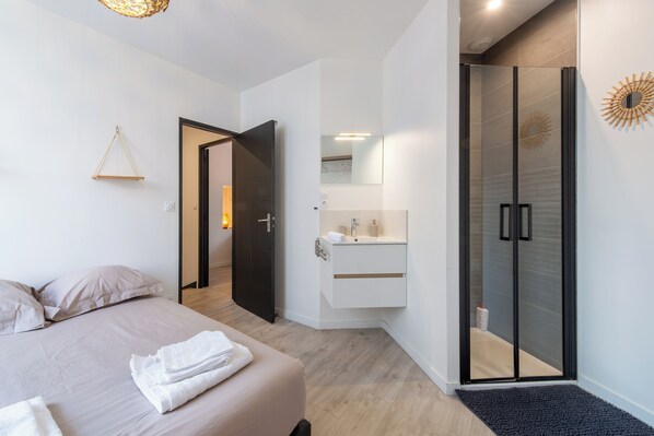 3 bedrooms, WiFi, bed sheets