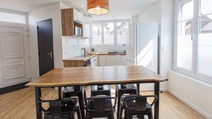 Kaffetrakter/tekoker, kjøleskap, mikrobølgeovn og ovn