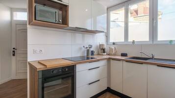 Réfrigérateur, micro-ondes, four, lave-vaisselle