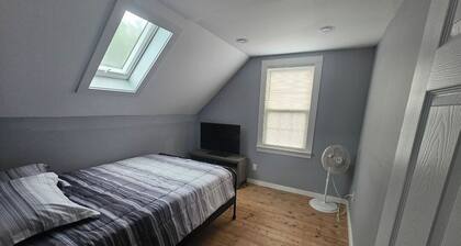 Mohegan Sun/ Foxwoods Casino 10 minutes away. Newly renovated very spacious