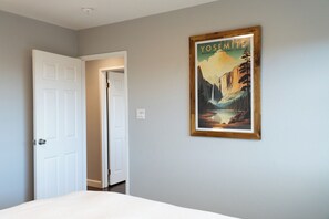 4 Schlafzimmer, Schreibtisch, Bügeleisen/Bügelbrett, Reisekinderbett