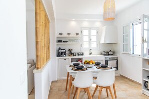 Dining - Spacious Villa for 13 with 3 Jacuzzis & BBQ – 5 min from Mikri Vigla Beach! (Naxos)