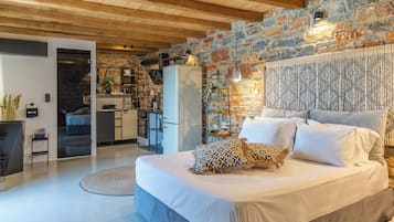 6 bedrooms, iron/ironing board, free WiFi, bed sheets