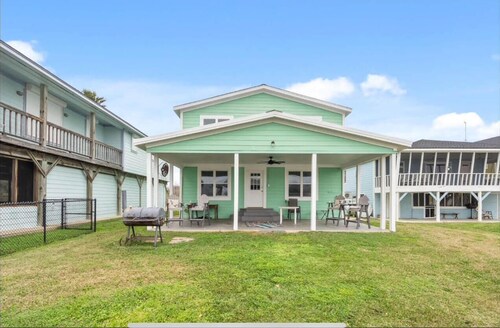 Gorgeous 4-bedroom house on the Colorado River in charming Matagorda, TX.