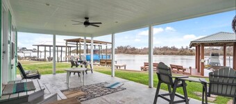 Gorgeous 4-bedroom house on the Colorado River in charming Matagorda, TX.