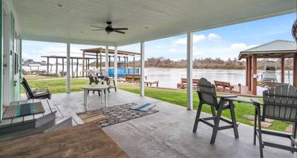 Gorgeous 4-bedroom house on the Colorado River in charming Matagorda, TX.