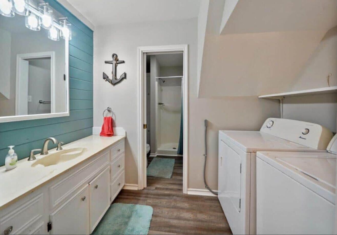 Douche, serviettes fournies, papier toilette
