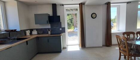 Réfrigérateur, micro-ondes, four, lave-vaisselle