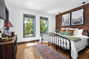 9 soveværelser, skrivebord, strygejern/strygebræt, weekendseng