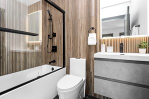 Shower, hair dryer, bidet, towels