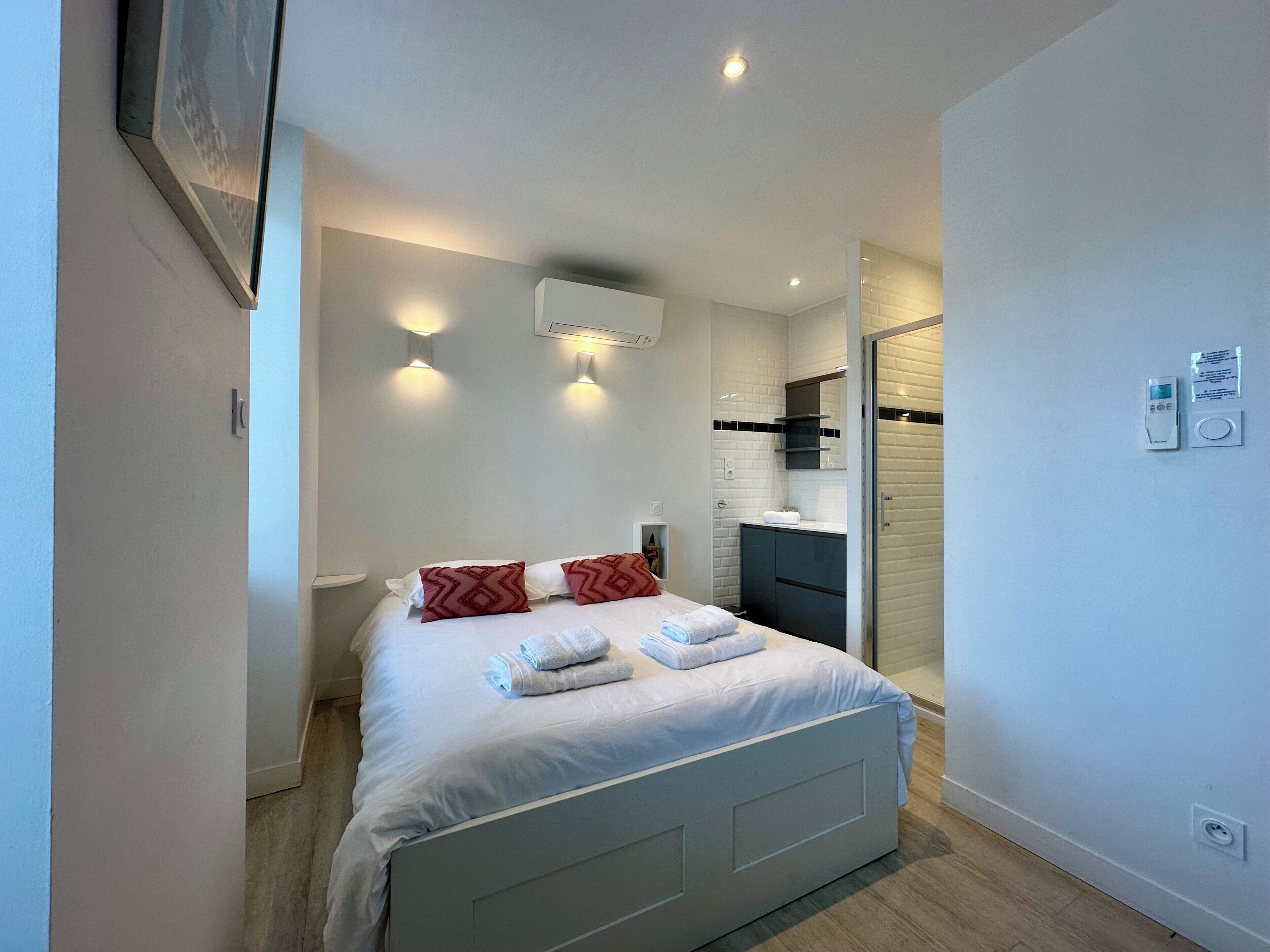 1 chambre, fer et planche à repasser, lit parapluie, Wi-Fi