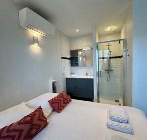 1 bedroom, iron/ironing board, travel crib, WiFi - CASA BLUM #3 - T2 climatisé avec terrasse, à 2 pas de la gare (Brive-la-Gaillarde)