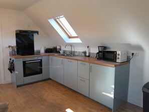 Micro-ondes, four, plaque de cuisson, lave-vaisselle