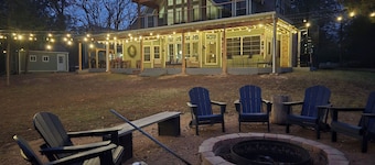 Charming 4-bedroom Lake house in Bonham with Pickleball/ Basketball court.