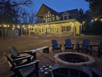 Charming 4-bedroom Lake house in Bonham with Pickleball/ Basketball court.