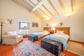 Tabla de planchar con plancha, Internet, ropa de cama