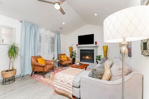 Smart TV, fireplace