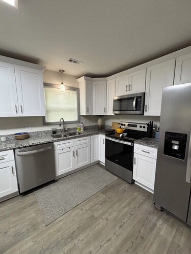 Pet Friendly-Sleeps 8-Centrally located near University, NoDa, Uptown & Concord.