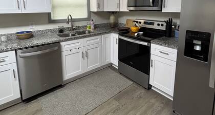 Pet Friendly-Sleeps 8-Centrally located near University, NoDa, Uptown & Concord.