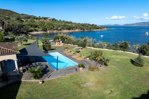 A heated pool - Villa Aigue Marine - Front de mer (Coti-Chiavari)