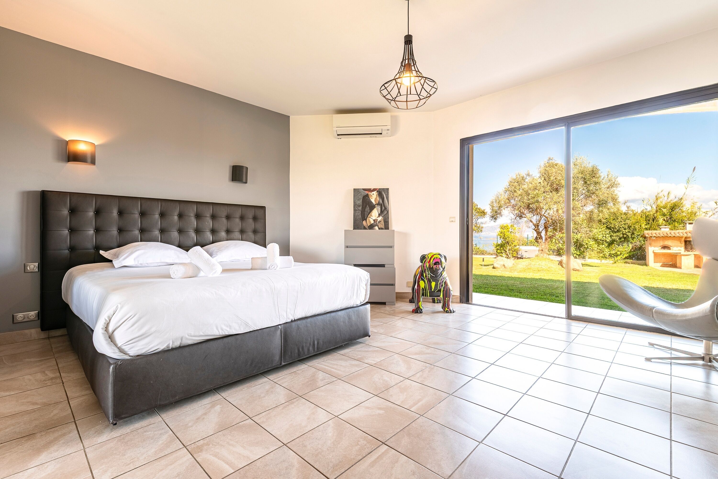 5 habitaciones, tabla de planchar con plancha y wifi gratis 