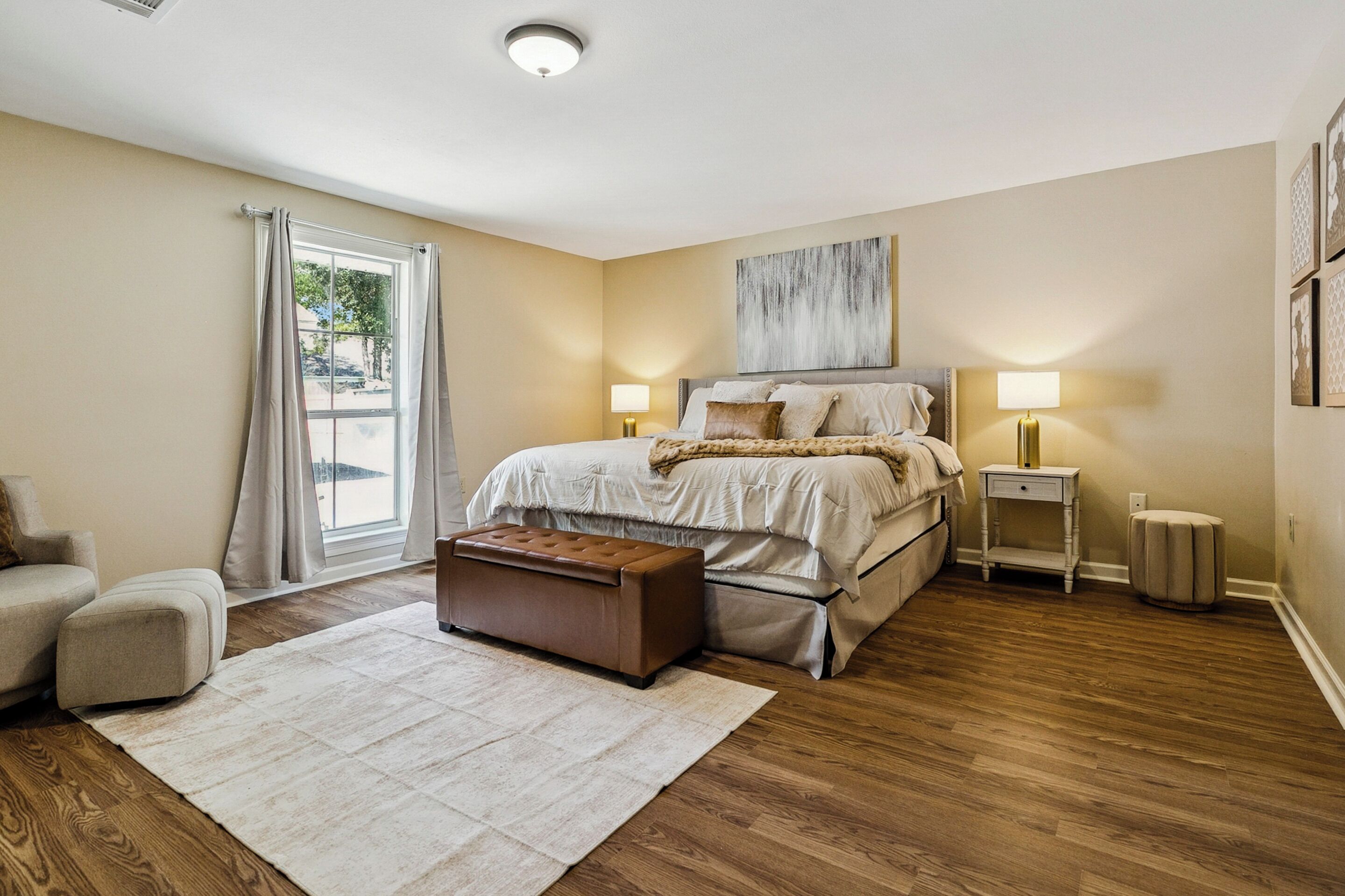 4 多间卧室、熨斗/熨衣板、上网接入、床单