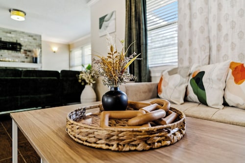 4-bedroom Cozy Home in Gonzales