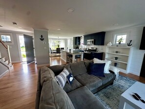 TV, fireplace - Large Beach House at White Horse Beach, Plymouth MA: Nov-May Monthly Rental! (Plymouth)