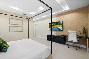 4 bedrooms, desk, iron/ironing board, WiFi
