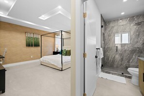 4 bedrooms, desk, iron/ironing board, WiFi