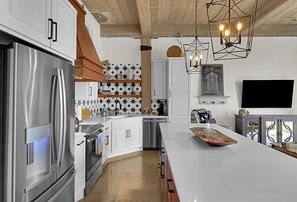 Private kitchen - Skyscape - Lofted Luxury Condo Waco/Baylor/Downtown (Waco)