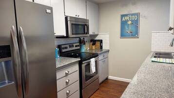 微波炉、烤箱、炉灶、洗碗机