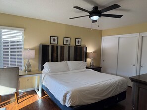 3 bedrooms, iron/ironing board, WiFi, bed sheets - Charming 3-bedroom house in delightful Modesto with AC (Modesto)