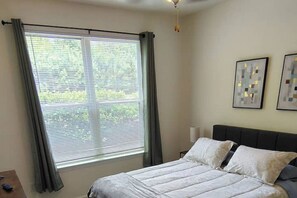 Iron/ironing board, Internet, bed sheets