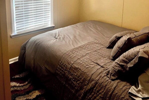 1 bedroom, iron/ironing board, Internet, bed sheets