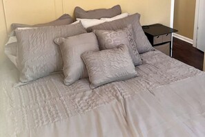 1 bedroom, iron/ironing board, Internet, bed sheets