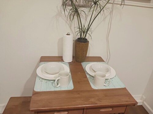 LaLomas Hidden 1 bedroom Charmer