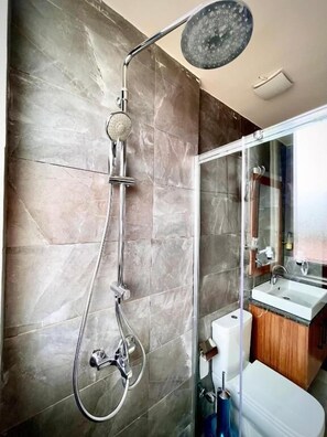 Combined shower/tub, free toiletries, hair dryer, bathrobes - EGAN HOTEL (Jijiga)