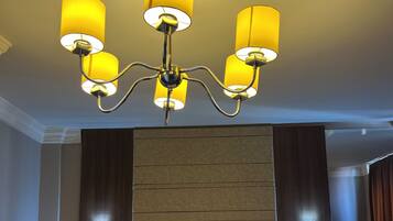 Decoración personalizada, muebles diferentes y escritorio