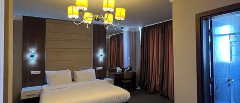 Deluxe Double Room | Individually decorated, individually furnished, desk, laptop workspace