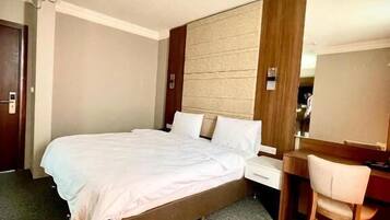 55-inch TV with satellite channels, fireplace