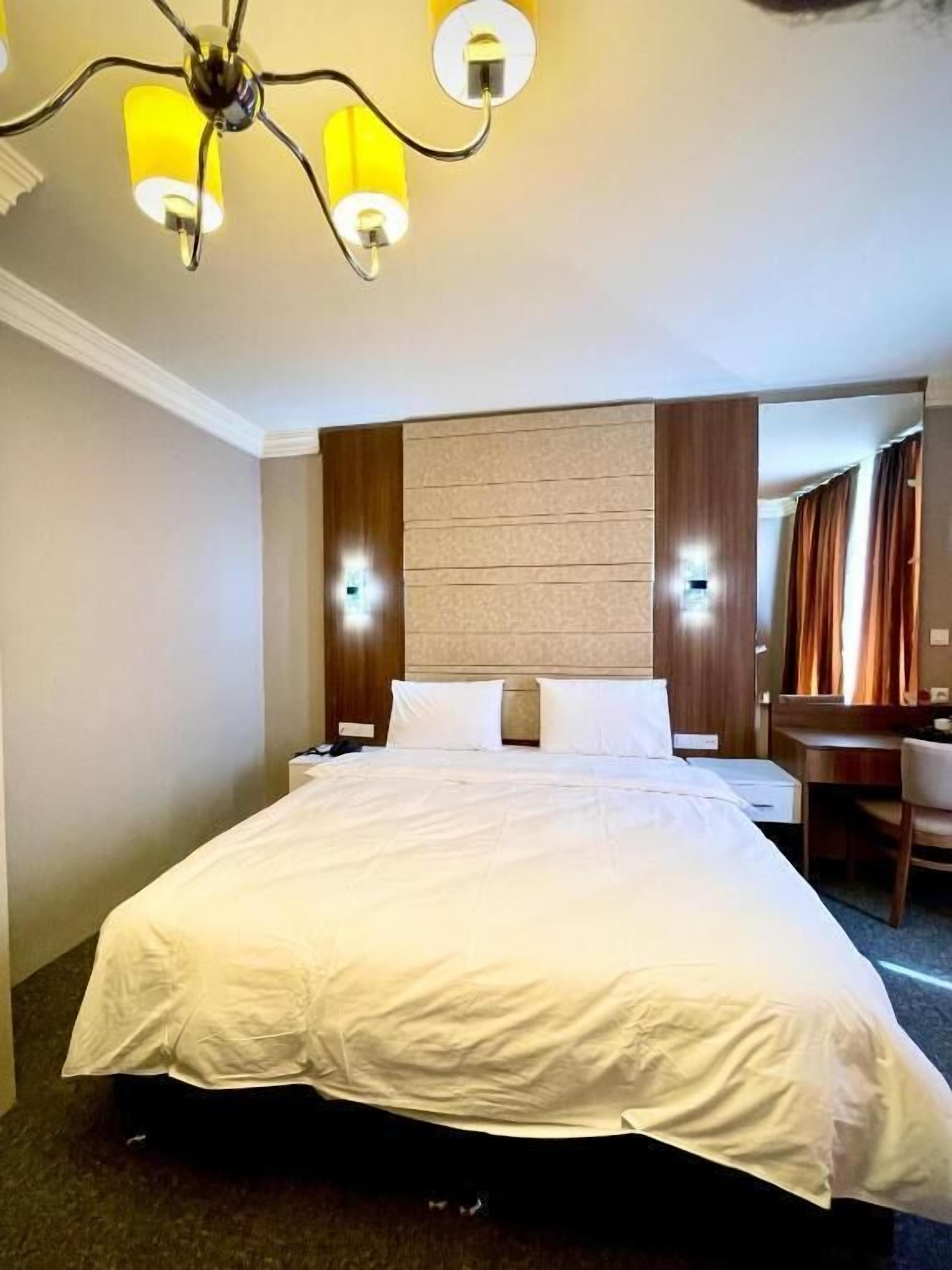 Bàn, khu vực làm việc phù hợp cho laptop 