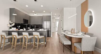 Upstay-luxury 3BR Home w Private Pool Games Room