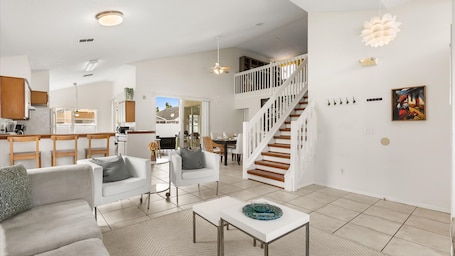 House | 3 bedrooms, desk, Internet. Upstay 3BR Family-friendly Stylish Retreat w Patio