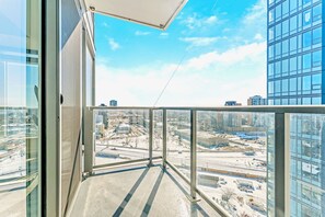 Apartment | 1 bedroom, Internet - High Rise 1BR Building w Gorgeous Views (Kitchener)