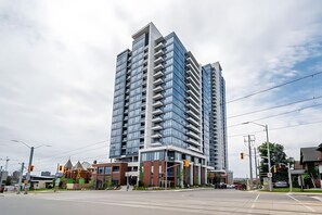 Apartment | 1 bedroom, Internet - High Rise 1BR Building w Gorgeous Views (Kitchener)