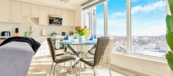 High Rise 1BR Building w Gorgeous Views